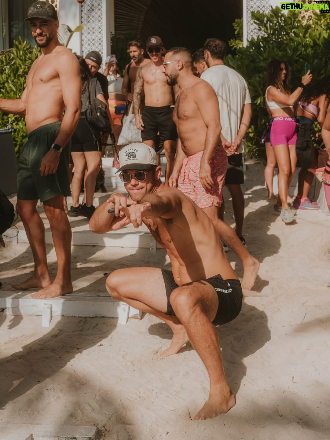 Jessica Eye - 282 Likes - Remembering the beautiful beach run at @sanatulumhotel 🪬 #familymember #runtulum #runclub 

📸 @anaurorahdz