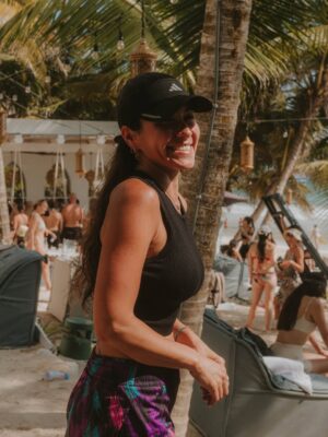 Jessica Eye Instagram - Remembering the beautiful beach run at @sanatulumhotel šŖ¬ #familymember #runtulum #runclub
šø @anaurorahdz