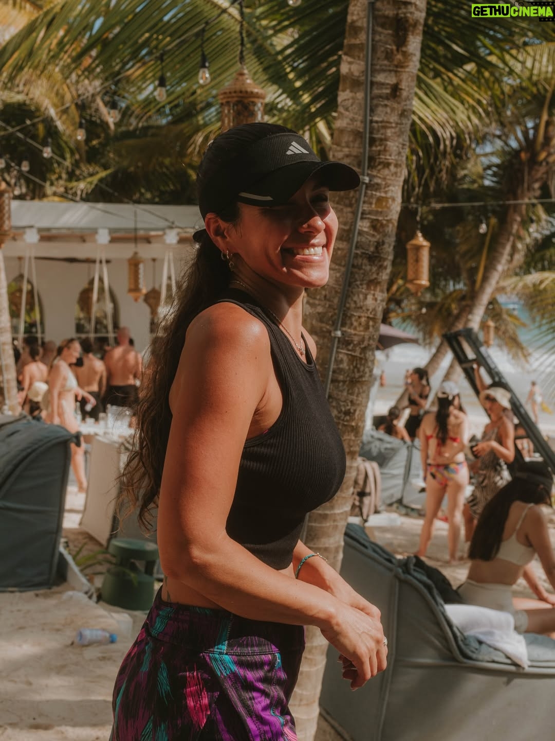 Jessica Eye - 282 Likes - Remembering the beautiful beach run at @sanatulumhotel 🪬 #familymember #runtulum #runclub 

📸 @anaurorahdz