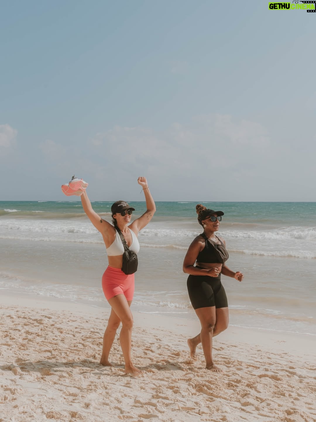 Jessica Eye - 282 Likes - Remembering the beautiful beach run at @sanatulumhotel 🪬 #familymember #runtulum #runclub 

📸 @anaurorahdz