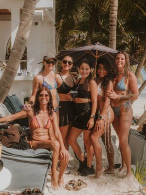 Jessica Eye Instagram - Remembering the beautiful beach run at @sanatulumhotel šŖ¬ #familymember #runtulum #runclub
šø @anaurorahdz