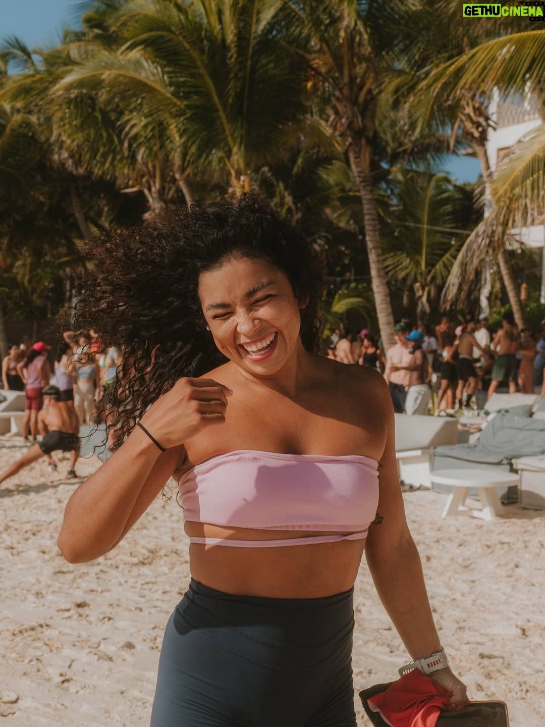 Jessica Eye - 282 Likes - Remembering the beautiful beach run at @sanatulumhotel 🪬 #familymember #runtulum #runclub 

📸 @anaurorahdz