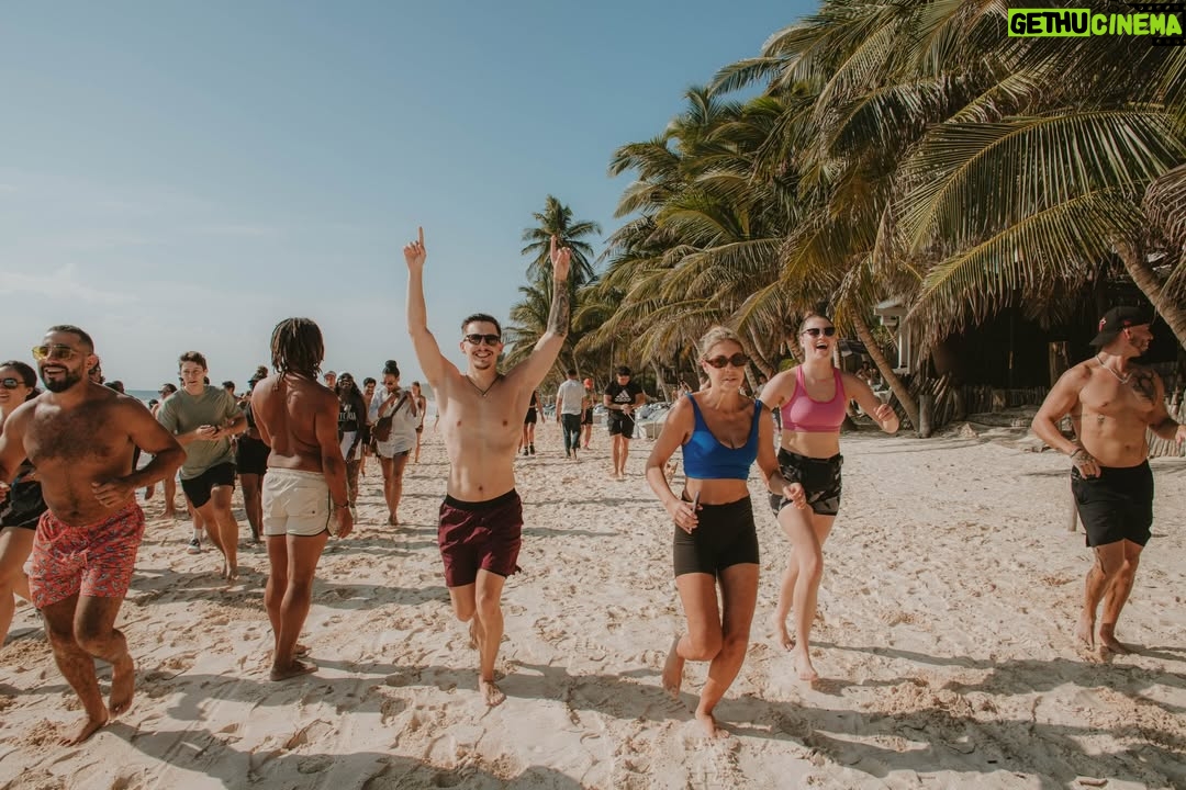 Jessica Eye - 282 Likes - Remembering the beautiful beach run at @sanatulumhotel 🪬 #familymember #runtulum #runclub 

📸 @anaurorahdz