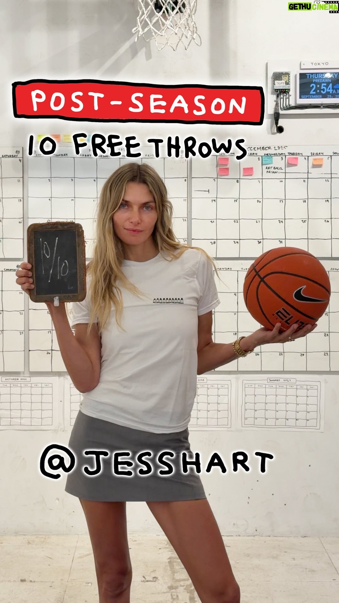 Jessica Hart - 19.6K Likes - POST-SEASON 
10 Free Throws with @jesshart 

Earn your Post-Season points on the ISRU App.

Break your habit. Find your ritual.