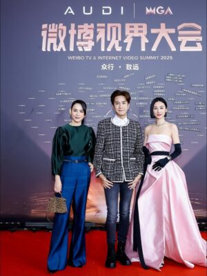 Jessica Hsuan Instagram - 😊

@fendi #fendi