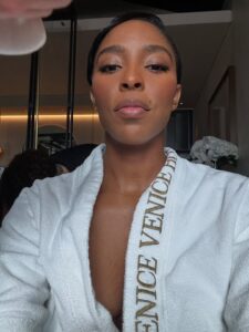 Jessica Williams Instagram - Thank you for having me @armanibeauty! I felt like a babe!  I got glammed up and ate tons of pasta and I can’t believe this is my job.  #armanibeautypartner #Venezia82

Photographer// @cibellelevi 
Makeup// @kennethsohmakeup 
Hair// @jamescatalanohair 
Stylist// @sarahslutsky 
Stylist assistants// @miacstella @carlee___  @allieraye_k

And one million billion thank yous @shirindoingthings @kendall_ford @nicolericcio