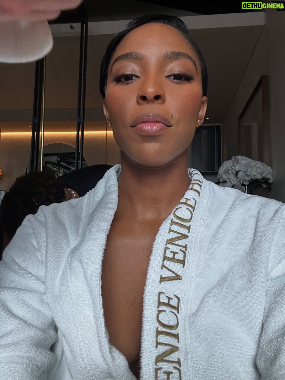 Jessica Williams - 19.4K Likes - Thank you for having me @armanibeauty! I felt like a babe!  I got glammed up and ate tons of pasta and I can’t believe this is my job.  #armanibeautypartner #Venezia82

Photographer// @cibellelevi 
Makeup// @kennethsohmakeup 
Hair// @jamescatalanohair 
Stylist// @sarahslutsky 
Stylist assistants// @miacstella @carlee___  @allieraye_k

And one million billion thank yous @shirindoingthings @kendall_ford @nicolericcio