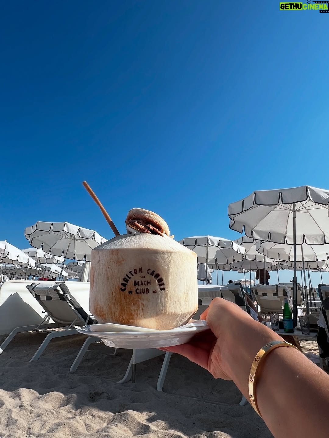 Jessy Abdo - 64.7K Likes - Golden hour in #cannes hits different 💙

#jessyabdo #جيسي_عبدو