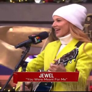 Jewel Instagram - Had so much fun singing at the @macys Thanksgiving Day Parade 💛
I waved my a*s off! Haha
It was really fun to see everyone along the streets lined up and shouting “Happy Thanksgiving” it was so sweet!
Hope you all had a wonderful time with people who love you- because you deserve it!