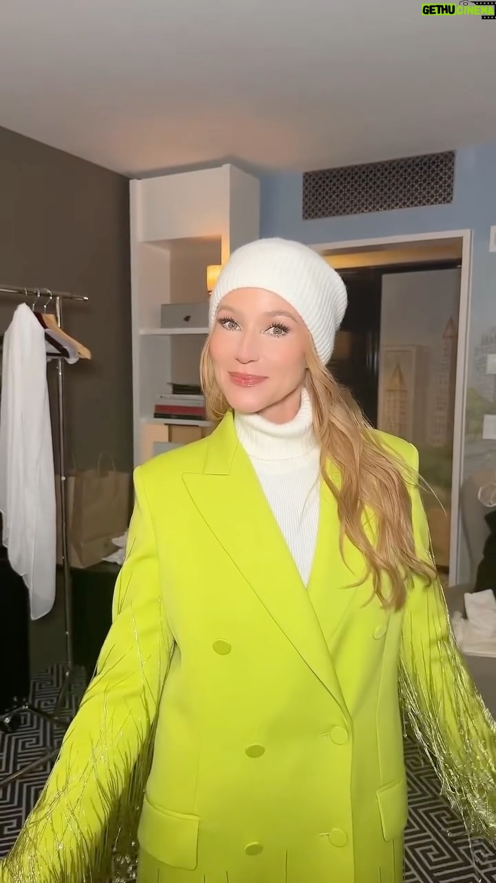Jewel - 8.8K Likes - Getting ready to sing in @macys Thanksgiving Day Parade - I go in around 10 am I heard 🤔 

so sad my @rickowensonline didn’t come through customs on time- next time! Adore you and @lalamichmich @lamylandonline but LOVE THIS GUCCI coat! Isn’t the beading fab? Happy Thanksgiving to you all- I am so grateful to get to be an artist for life and sing for you all ! 🦃 ❤️ 
🧥: @gucci 
👢: @r13 
Makeup: @katienovamakeup 
Hair: @peterbutlerhair
Styling: @highheelprncess