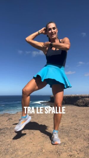Jill Cooper Instagram - VITA CHALLENGE n. 2 🔥
Usando questo esercizio per 3 settimane consecutive puoi aiutare a snellire e definire il punto vita in modo efficace.
👉 Come fare la challenge:
Esegui l’esercizio ogni giorno (o come indicato nel programma)
Prenditi le misure del girovita oggi
Mantieni costanza per 3 settimane
Rimisura e confronta i risultati
La chiave è la ripetizione costante: attivi i muscoli profondi dell’addome, migliori la postura e stimoli il lavoro metabolico nella zona centrale.
💪 Prova e mettiti alla prova
Tra tre settimane fammi sapere come va: i numeri non mentono 😉
✨ Vuoi allenarti con me?
Vai nel link in bio: troverai l’accesso alla mia palestra online e potrai provare il GOLD gratis per una settimana.
Costanza, metodo e movimento giusto.
Il punto vita ringrazia. 💥
Scrivi Punto Vita per ricevere una guida gratis