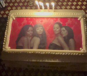 Jill Marie Jones Instagram - September 11, 2025 
At The Château with The Core Six (The Day 1’s)… Celebrating 25 years of #GIRLFRIENDS 🎉🎉♥️
I was looking around the table at each set of eyes, every smile and even closed my eyes for a quick second to listen to all of the familiar laughter. Every time we get together it’s like we’re in our 20’s again and no time has past. 

I was thinking about… where we all met, for the first time. I thought about our first table read. Our first day on set. The day we aired for the first time (September 11, 2000) and how that felt. I guess I was just thinking about our origin story. How it all began. And Boy O’ Boy! What A F%&k*ng Incredible Story!!! What A Ride!!!🤘🏾♥️

HAPPY ANNIVERSARY!!! #25 
GIRLFRIENDS 4EVA!!! 💃🏾💃🏾💃🏾💃🏾🕺🏾♥️ 

@marabrockakil 
@traceeellisross 
@therealgolden47 
@misspersiawhite 
@reggieh69