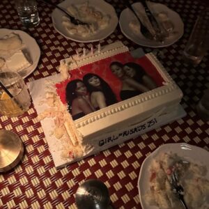 Jill Marie Jones Instagram - September 11, 2025 
At The Château with The Core Six (The Day 1’s)… Celebrating 25 years of #GIRLFRIENDS 🎉🎉♥️
I was looking around the table at each set of eyes, every smile and even closed my eyes for a quick second to listen to all of the familiar laughter. Every time we get together it’s like we’re in our 20’s again and no time has past. 

I was thinking about… where we all met, for the first time. I thought about our first table read. Our first day on set. The day we aired for the first time (September 11, 2000) and how that felt. I guess I was just thinking about our origin story. How it all began. And Boy O’ Boy! What A F%&k*ng Incredible Story!!! What A Ride!!!🤘🏾♥️

HAPPY ANNIVERSARY!!! #25 
GIRLFRIENDS 4EVA!!! 💃🏾💃🏾💃🏾💃🏾🕺🏾♥️ 

@marabrockakil 
@traceeellisross 
@therealgolden47 
@misspersiawhite 
@reggieh69