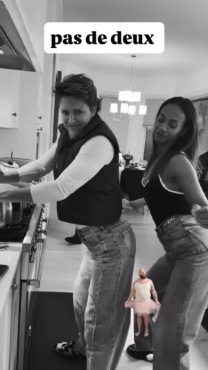 Jill Wagner Instagram - It wouldn’t be thanksgiving without my special performance of “stirring cold mashed potato’s “ with my beautiful dance partner @zoesaldana . 🤣🤣🤣🤣🤣🤣