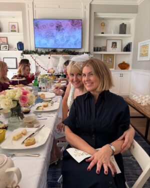 Jillian Bell Instagram - Yesterday I was surrounded by some wonderful friends at my bridal shower. It was an absolute dream and I can’t express enough gratitude to my best friend and sister, @breannalbell ❤️❤️❤️ She made something so special and it made me cry. Best day. I can’t wait to marry my dream man. 🥰🥰🥰