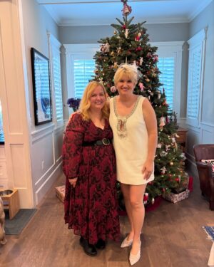 Jillian Bell Instagram - Yesterday I was surrounded by some wonderful friends at my bridal shower. It was an absolute dream and I can’t express enough gratitude to my best friend and sister, @breannalbell ❤️❤️❤️ She made something so special and it made me cry. Best day. I can’t wait to marry my dream man. 🥰🥰🥰