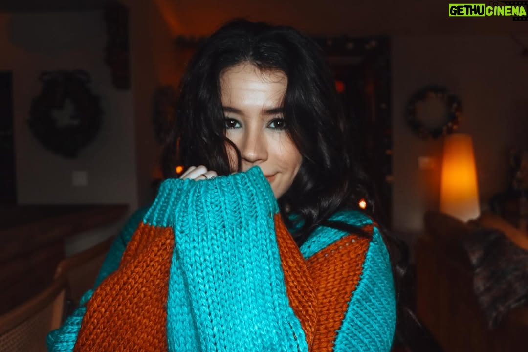 Jillian Rose Reed - 1.8K Likes - TikTok told me blue eyeliner goes great with moody hair ✨🩵💙 @stacy_heitman took my back to my roots, literally 👌🏼