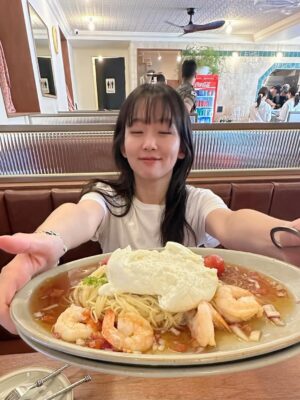Jin Ki-joo Instagram - 맛있게먹고 재밌게 놀아오