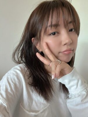 JinJoo Lee Instagram - To my fans and followers 🌺 I’ve been single for a year now 😌 Just felt like sharing this with you all… Thanks for always supporting me through everything 🥹 you guys really mean a lot to me 🤍✨ oki bye 😘✌🏻