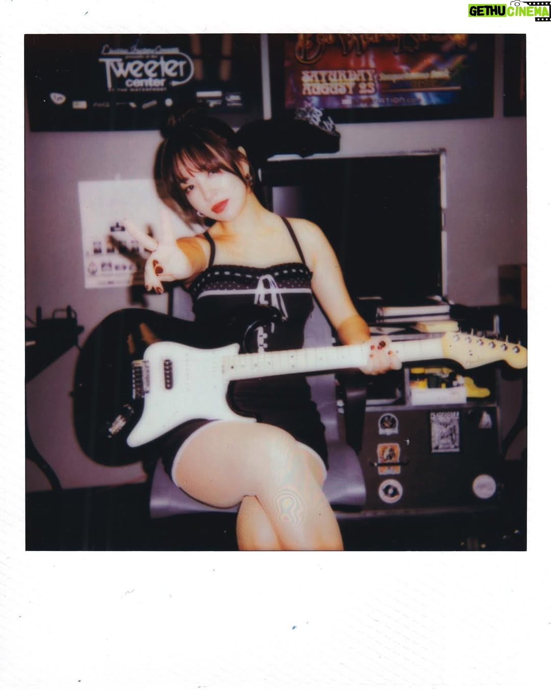 JinJoo Lee - 16.4K Likes - You know exactly what I like 😏🤍