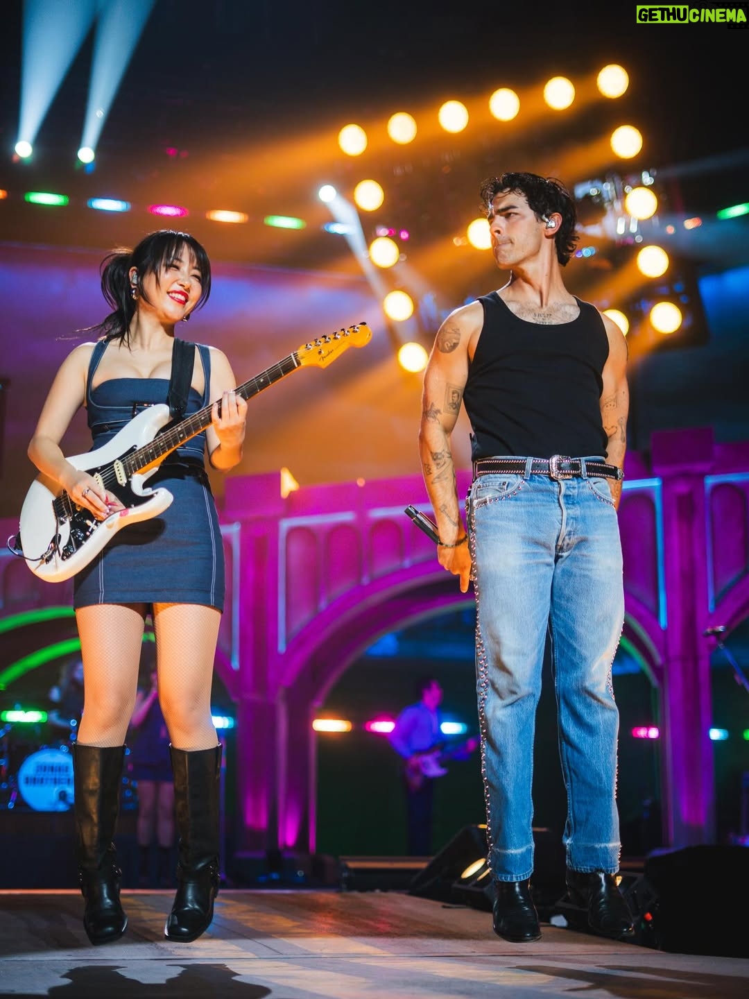 JinJoo Lee - 28.7K Likes - Give me ❤️‍🔥 if you love these greetings from your hometown tour photos from @jeferamosdirector ❤️‍🔥❤️‍🔥❤️‍🔥❤️‍🔥❤️‍🔥