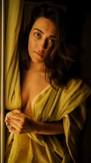 Jinal Joshi Instagram - BTS edit from the last Photoshoot !
.
#jinal #saree #portrait #photography #bts #behindthescenes