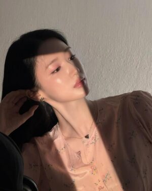 Jo Hye-joo Instagram - april 🎂🪐🌹🤍