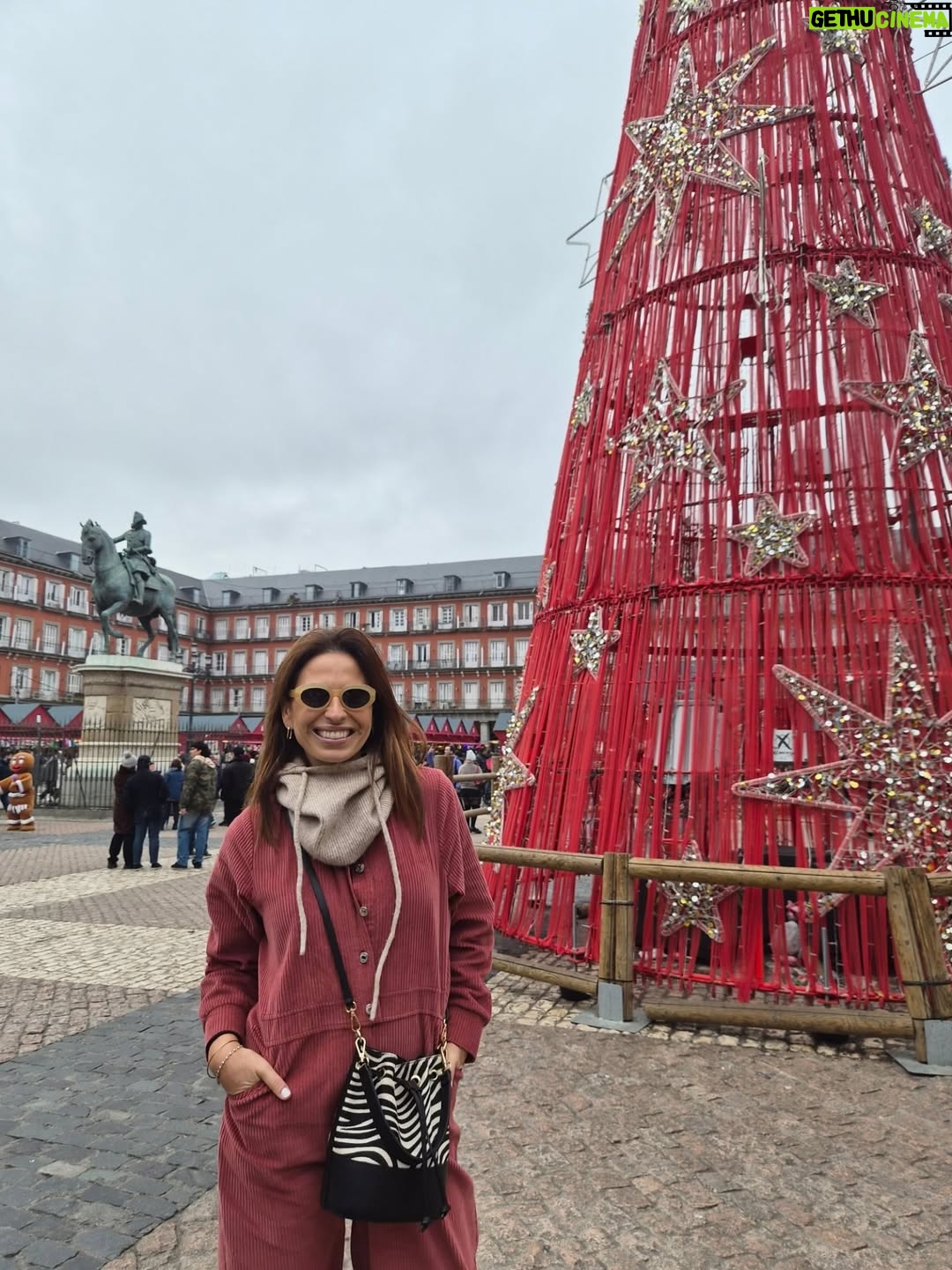 Joana Cruz - 7K Likes - Quando a minha sobrinha me disse que teve 90% num teste de Espanhol, pensei logo: hala Madrid e vamos lá testar esses conhecimentos! Foi, portanto, uma viagem puramente educativa, tipo visita de estudo😁 Onde comer (em todo o lado lol), onde passear (por las calles perdidas), onde apanhar ar puro (Retiro), onde fazer compras (Grã Via, Salamanca, Rastro)... tudo pelo complemento de saber para aplicar na aula💃 Só não foi sair à noite... ainda! Agora mais destas, só em 2026! Me aguarde!🤭
@agenciaabreu