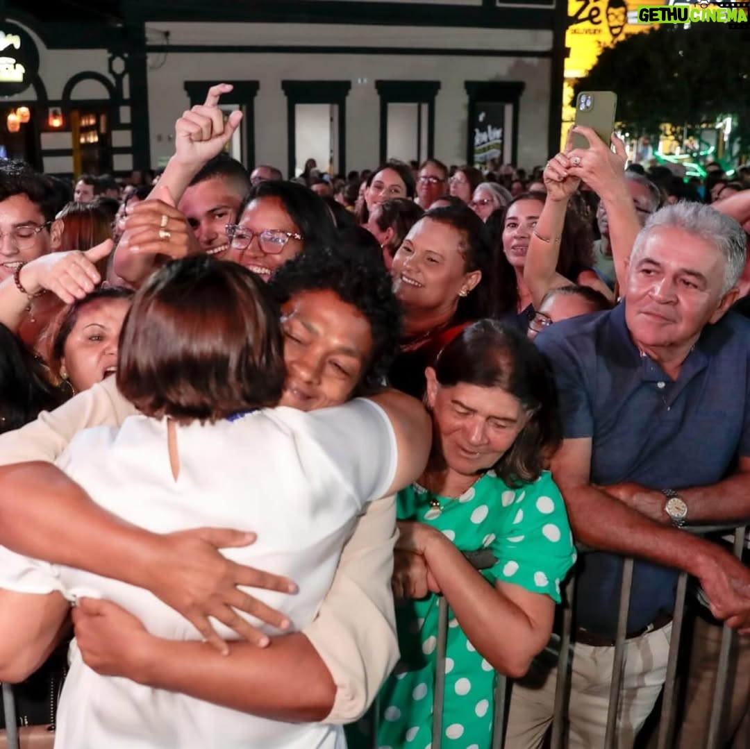 Joanna - 2.7K Likes - Currais Novos brilha  mais uma vez com o Natal Luzes do Sertão!
Tive a alegria de participar deste evento que já é referência em todo o Seridó e que celebra a cultura, a arte e a esperança do nosso povo, fortalecendo q  geração de renda e o o comércio local.
Um Natal que já  é referência para todo o Seridó.