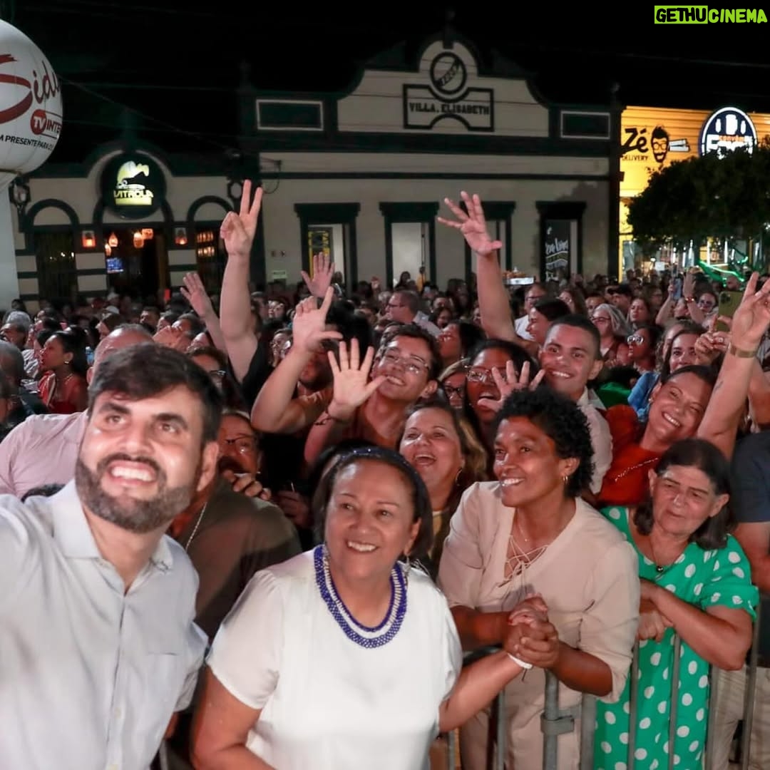 Joanna - 2.7K Likes - Currais Novos brilha  mais uma vez com o Natal Luzes do Sertão!
Tive a alegria de participar deste evento que já é referência em todo o Seridó e que celebra a cultura, a arte e a esperança do nosso povo, fortalecendo q  geração de renda e o o comércio local.
Um Natal que já  é referência para todo o Seridó.