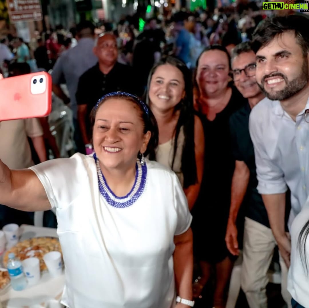 Joanna - 2.7K Likes - Currais Novos brilha  mais uma vez com o Natal Luzes do Sertão!
Tive a alegria de participar deste evento que já é referência em todo o Seridó e que celebra a cultura, a arte e a esperança do nosso povo, fortalecendo q  geração de renda e o o comércio local.
Um Natal que já  é referência para todo o Seridó.