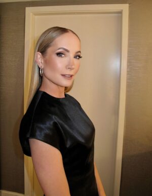 Joanne Froggatt Instagram - Last weekend, in LA for the @bafta pre Emmy Tea party. Such a lovely afternoon. ♥️

Styling @abisoye_o 
Wearing @awake_mode 
@sifjakobsjewellery @maudellalondon @christianlouboutin 
Hair @chadmaxwellhair 
Make up @dendoll 
Photography @chadmaxwellhair @dendoll @gettyimages 
PR @personalpruk