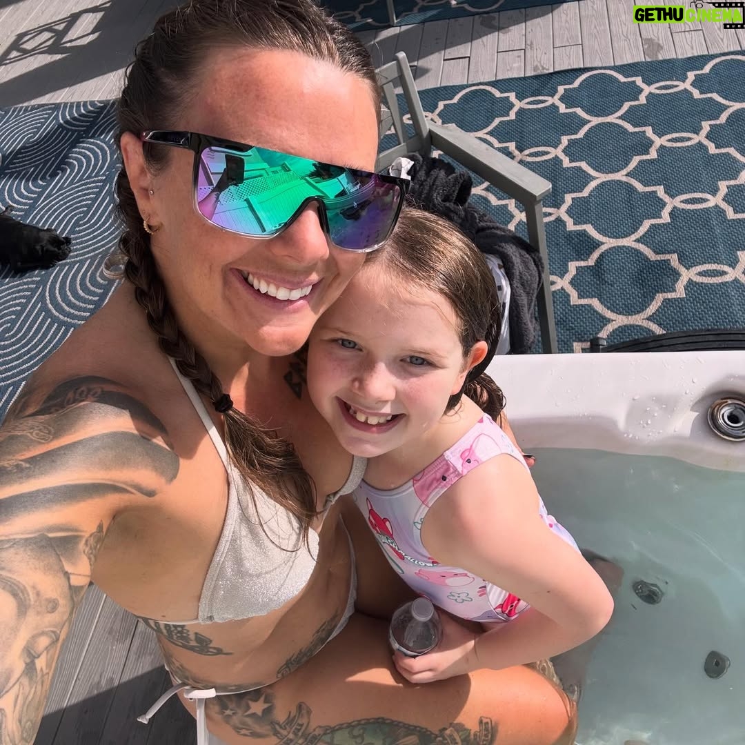 Joanne Wood - 1.9K Likes - 4.0 loading 📈 #nevergiveup