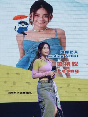 Joey Leong Instagram - 週末離家三天 有三個目的：

㊀ 見證一對我很想親自來祝福的新人 
不嘩眾取寵的#愛情 故事 👰🏻‍♀️🤵🏻
這場婚禮我笑得有點太大聲 已分不清是被主持人功力
嘉賓爆料 幸運抽獎（？） 播不完的新年歌 
還是過於真實貼地的愛情逗笑了
雖然在新郎等新娘入席時 也感動到溶開了一只眼線
願 @yise @weic__ 一直幸福✨

㊁ 想現身力挺流浪狗收容所的籌募活動 🎤🐕
這次是為 HOPE 希望護生園的浪浪發聲 
一人可能微不足道 但眾人就有可能做到
給它們安全的生存空間 給人類的好朋友#希望 

㊂ 大概是要彌補唸書時過忙而錯失的
“畢業旅行”團🫶🏻 雖然都是很大的大人了
但一群#朋友 同住一屋 玩樂起來稚氣還在
不混濁的大人世界 挺好

Ohh, I was saying,
it was a weekend away from home with 3 intentions:

1. celebrating a love story that felt real and genuine
2. lending my voice to a show supporting rescue dogs
3. making up for the “graduation trip” I missed back in school = a short getaway with a house full of grown-up kids