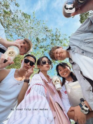 Joey Leong Instagram - 週末離家三天 有三個目的：

㊀ 見證一對我很想親自來祝福的新人 
不嘩眾取寵的#愛情 故事 👰🏻‍♀️🤵🏻
這場婚禮我笑得有點太大聲 已分不清是被主持人功力
嘉賓爆料 幸運抽獎（？） 播不完的新年歌 
還是過於真實貼地的愛情逗笑了
雖然在新郎等新娘入席時 也感動到溶開了一只眼線
願 @yise @weic__ 一直幸福✨

㊁ 想現身力挺流浪狗收容所的籌募活動 🎤🐕
這次是為 HOPE 希望護生園的浪浪發聲 
一人可能微不足道 但眾人就有可能做到
給它們安全的生存空間 給人類的好朋友#希望 

㊂ 大概是要彌補唸書時過忙而錯失的
“畢業旅行”團🫶🏻 雖然都是很大的大人了
但一群#朋友 同住一屋 玩樂起來稚氣還在
不混濁的大人世界 挺好

Ohh, I was saying,
it was a weekend away from home with 3 intentions:

1. celebrating a love story that felt real and genuine
2. lending my voice to a show supporting rescue dogs
3. making up for the “graduation trip” I missed back in school = a short getaway with a house full of grown-up kids