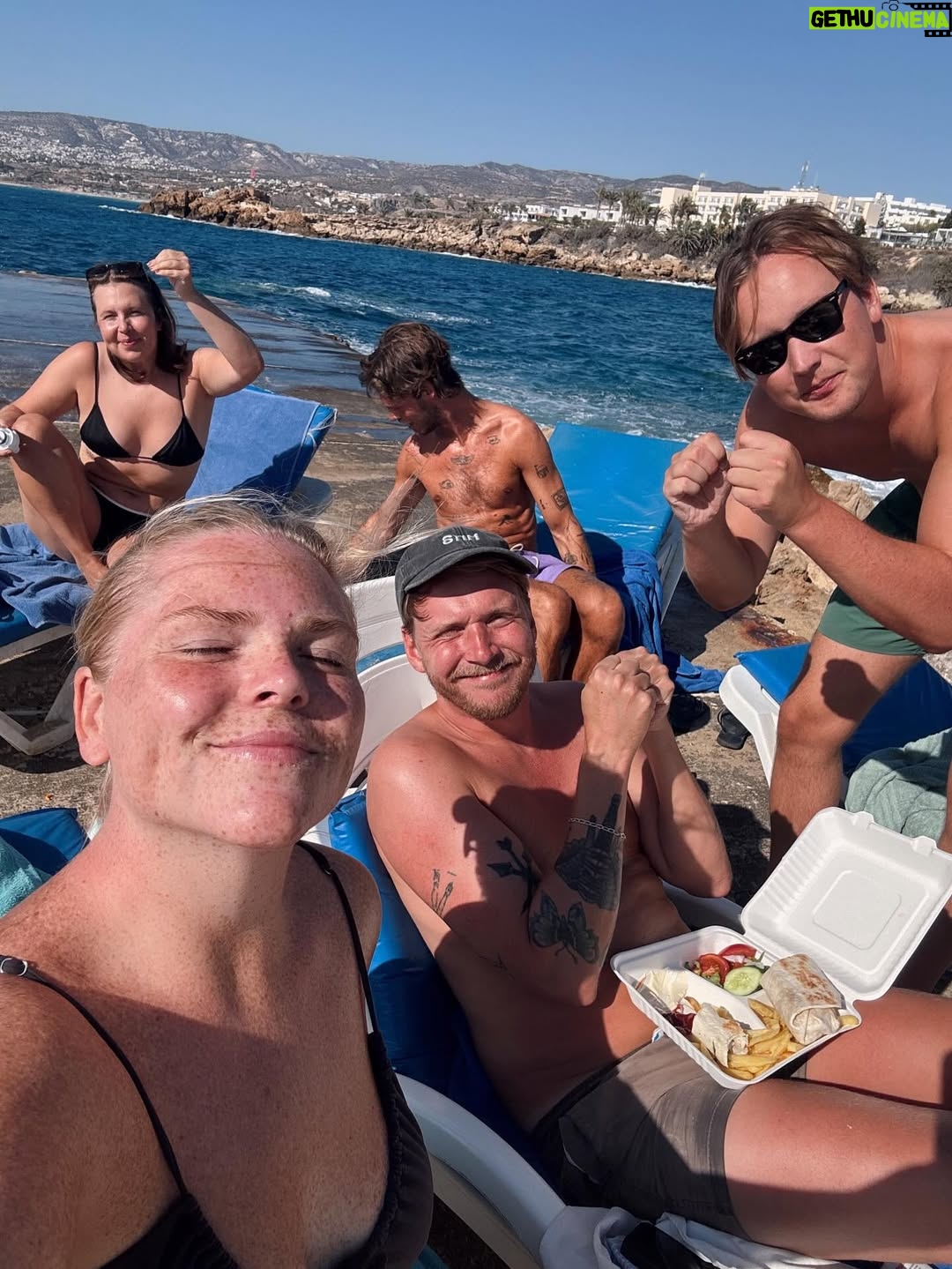 Johanna Nordström - 32.4K Likes - har fått se solnedgångar i 6 veckors tid och spelat in love island säsong 5 med världens duktigaste människor. fan vad bra de blev! tack ALLA i produktionen, utan er inget jävla program. tack ALLA deltagare, utan er inte HELLER nått jävla program. 
jag va mest bara där och observerade, och fick håret styleat! 

längtar tills ni får se! de är OTROLIGT. 

GE MIG KÖTTBULLAR O MAKARONER NU