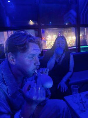 Johanna Nordström Instagram - har fått se solnedgångar i 6 veckors tid och spelat in love island säsong 5 med världens duktigaste människor. fan vad bra de blev! tack ALLA i produktionen, utan er inget jävla program. tack ALLA deltagare, utan er inte HELLER nått jävla program. 
jag va mest bara där och observerade, och fick håret styleat! 

längtar tills ni får se! de är OTROLIGT. 

GE MIG KÖTTBULLAR O MAKARONER NU