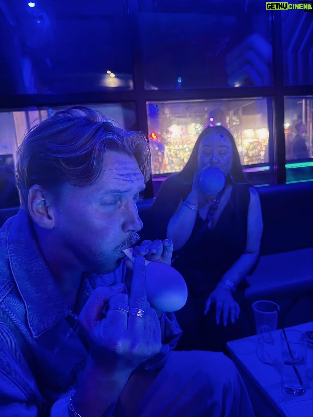 Johanna Nordström - 32.4K Likes - har fått se solnedgångar i 6 veckors tid och spelat in love island säsong 5 med världens duktigaste människor. fan vad bra de blev! tack ALLA i produktionen, utan er inget jävla program. tack ALLA deltagare, utan er inte HELLER nått jävla program. 
jag va mest bara där och observerade, och fick håret styleat! 

längtar tills ni får se! de är OTROLIGT. 

GE MIG KÖTTBULLAR O MAKARONER NU