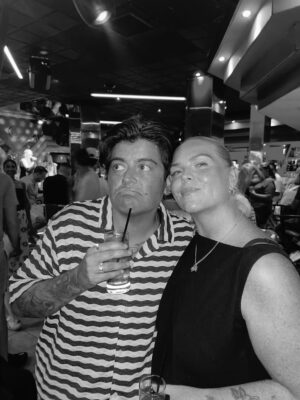 Johanna Nordström Instagram - har fått se solnedgångar i 6 veckors tid och spelat in love island säsong 5 med världens duktigaste människor. fan vad bra de blev! tack ALLA i produktionen, utan er inget jävla program. tack ALLA deltagare, utan er inte HELLER nått jävla program. 
jag va mest bara där och observerade, och fick håret styleat! 

längtar tills ni får se! de är OTROLIGT. 

GE MIG KÖTTBULLAR O MAKARONER NU