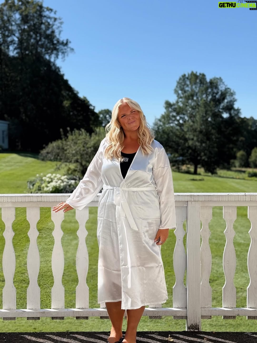 Johanna Nordström - 57.8K Likes - mina bästa kompisar har gift sig med varandra!!! andra kapitlet!! mitt hjärta bultar för er! 🩷❤️
