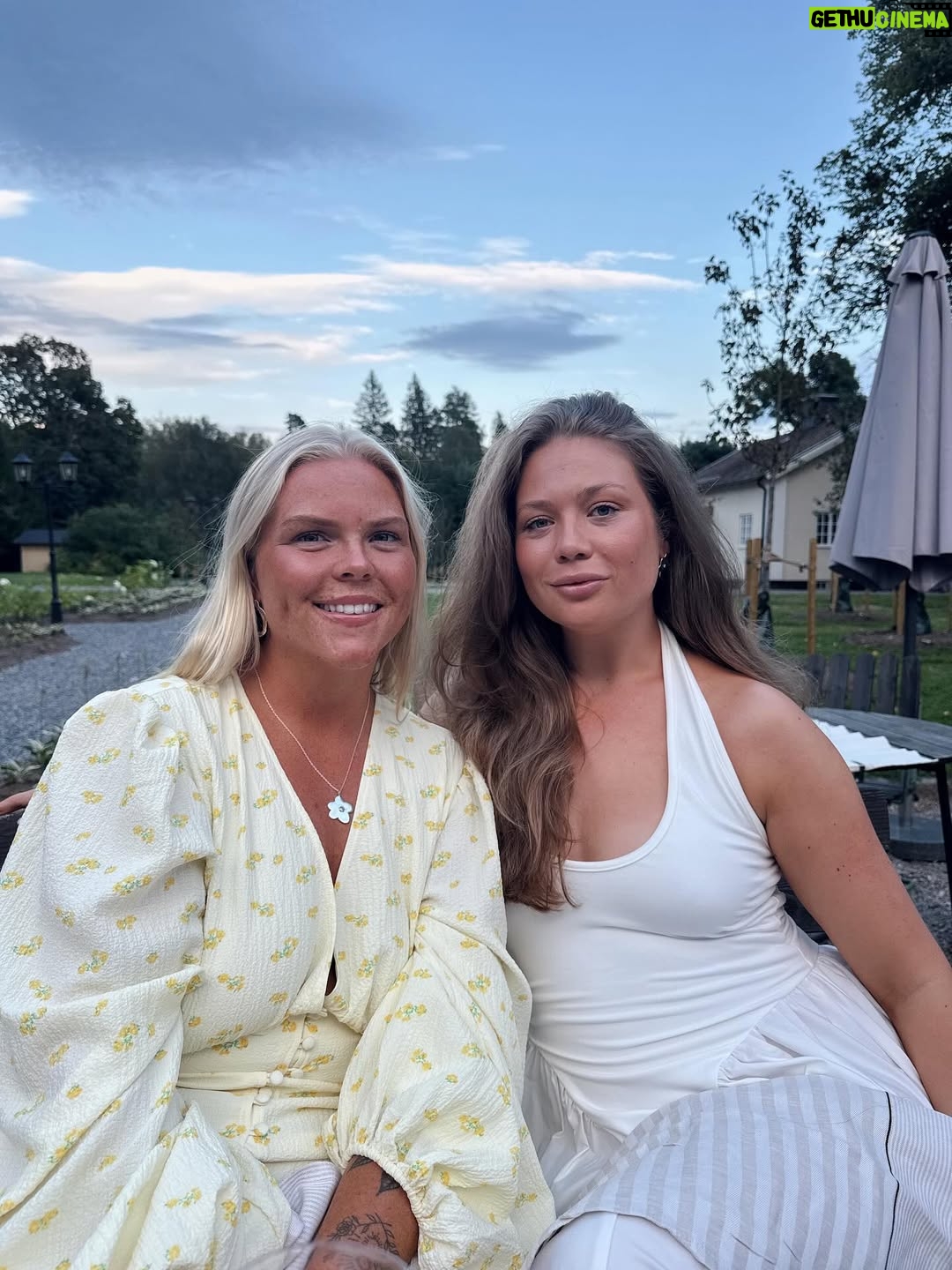 Johanna Nordström - 57.8K Likes - mina bästa kompisar har gift sig med varandra!!! andra kapitlet!! mitt hjärta bultar för er! 🩷❤️