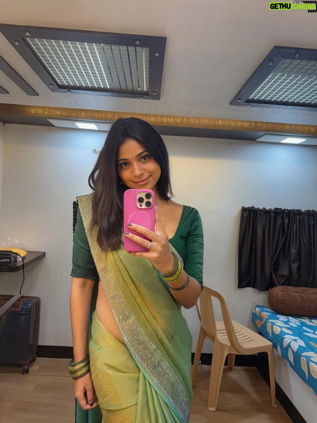Jovita Livingston Jones - 7.3K Likes - Desi girl ? 😝❤️ 

#tonewbeginnings  #shootingdiaries 🎬❤️