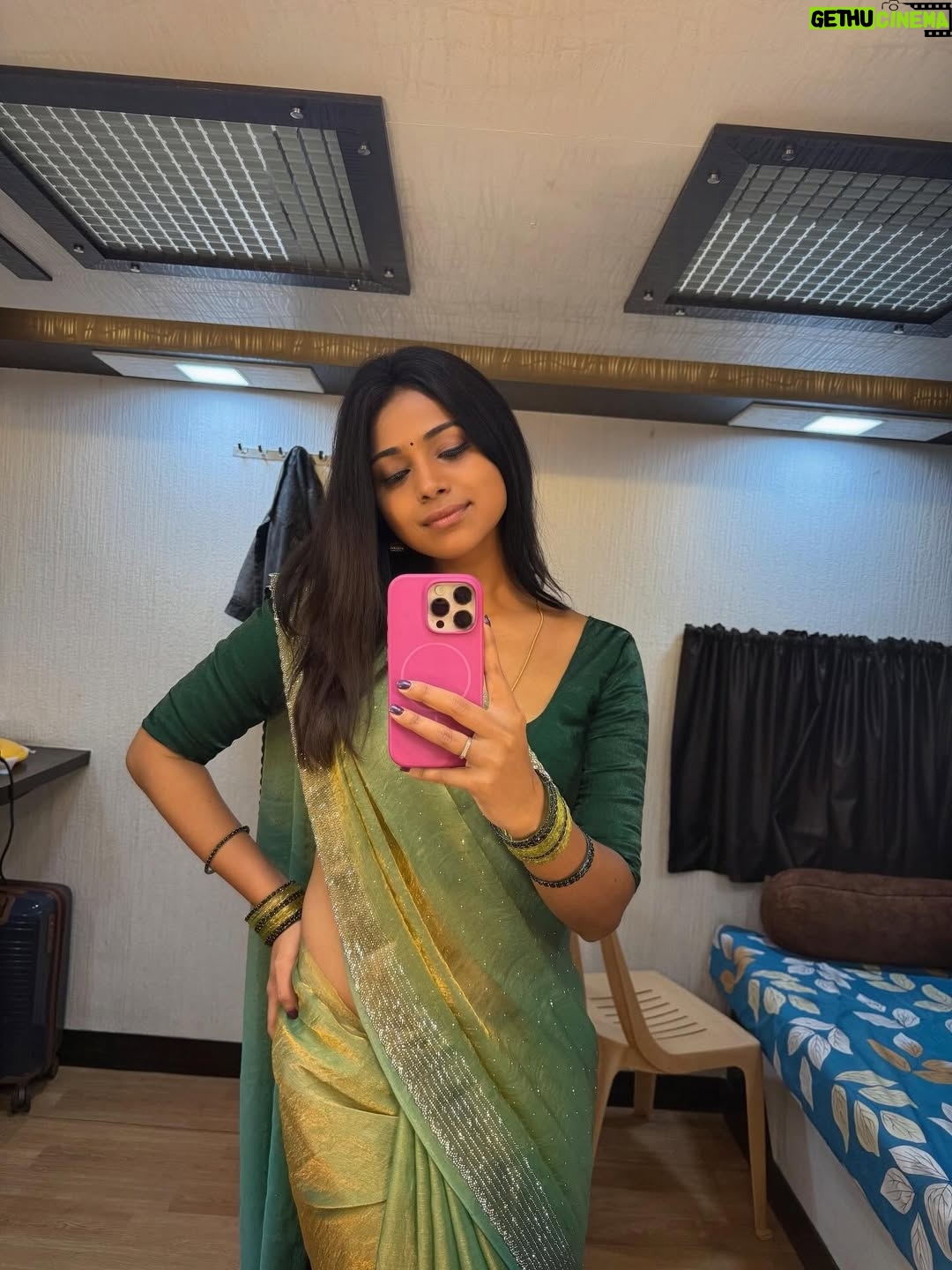 Jovita Livingston Jones - 7.3K Likes - Desi girl ? 😝❤️ 

#tonewbeginnings  #shootingdiaries 🎬❤️