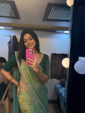 Jovita Livingston Jones Instagram - Desi girl ? 😝❤️
#tonewbeginnings #shootingdiaries 🎬❤️
