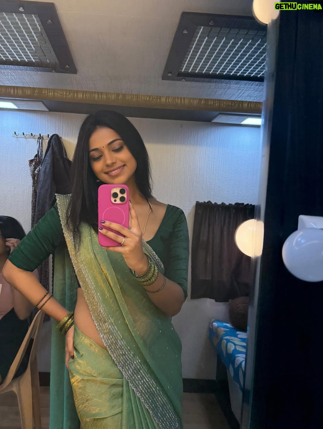 Jovita Livingston Jones - 7.3K Likes - Desi girl ? 😝❤️ 

#tonewbeginnings  #shootingdiaries 🎬❤️