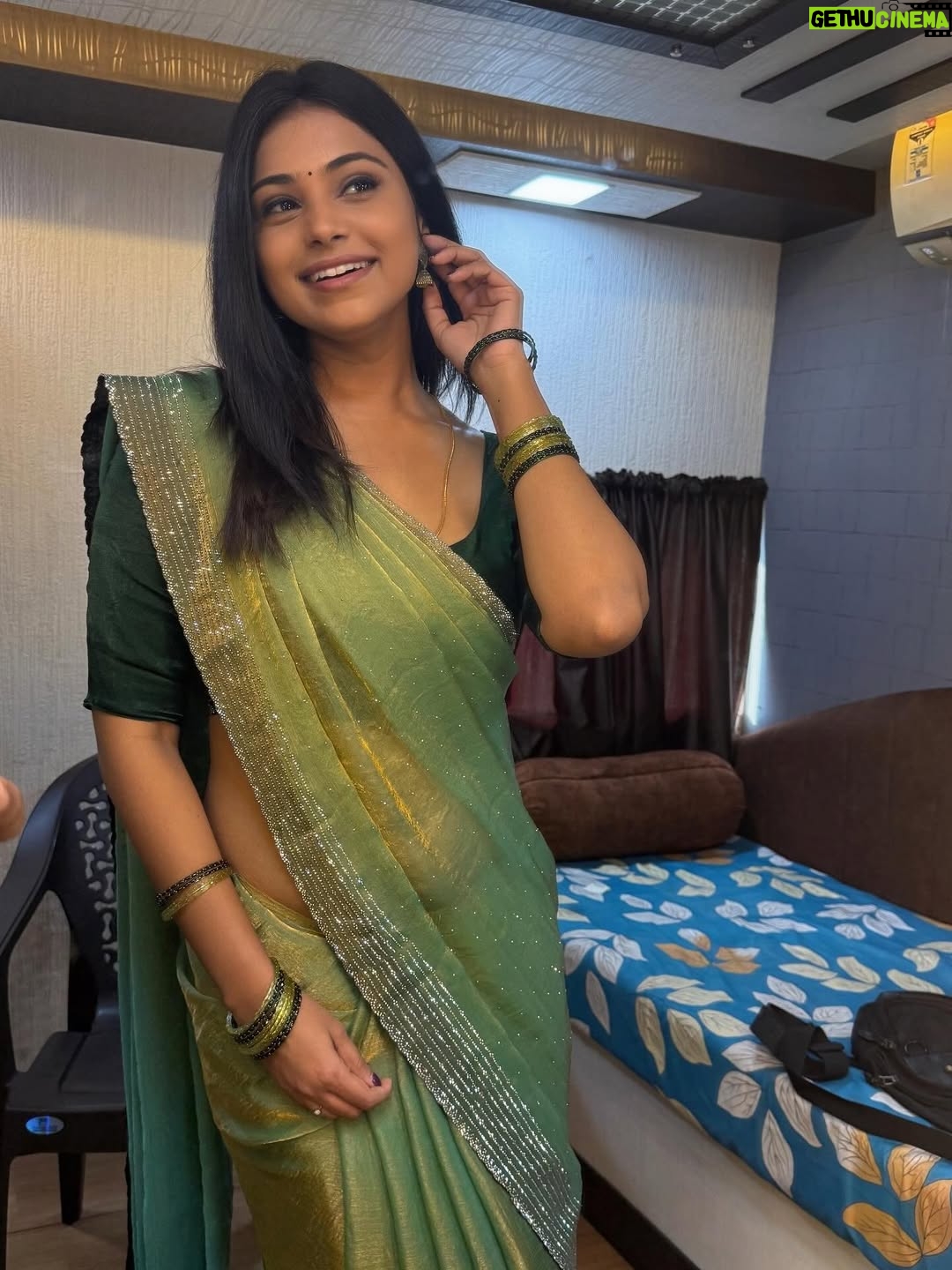 Jovita Livingston Jones - 7.3K Likes - Desi girl ? 😝❤️ 

#tonewbeginnings  #shootingdiaries 🎬❤️