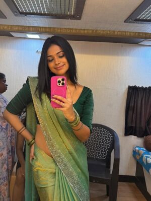 Jovita Livingston Jones Instagram - Desi girl ? 😝❤️
#tonewbeginnings #shootingdiaries 🎬❤️
