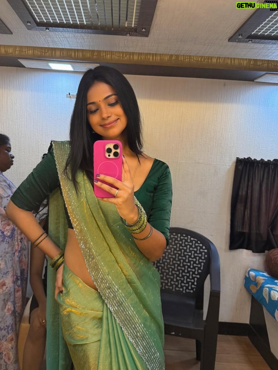 Jovita Livingston Jones - 7.3K Likes - Desi girl ? 😝❤️ 

#tonewbeginnings  #shootingdiaries 🎬❤️