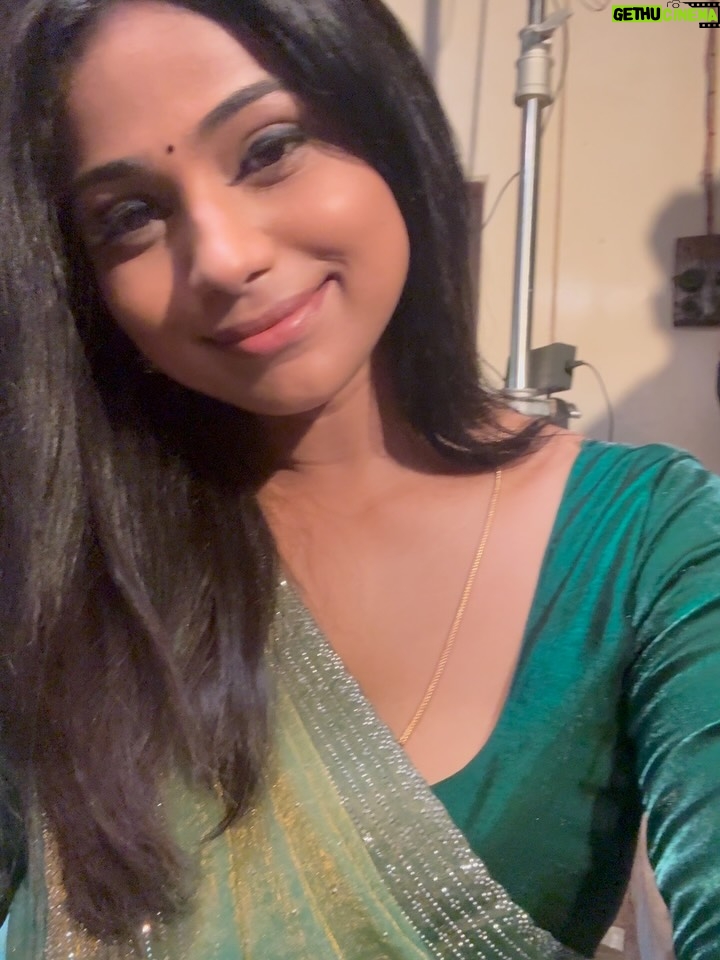 Jovita Livingston Jones - 7.3K Likes - Desi girl ? 😝❤️ 

#tonewbeginnings  #shootingdiaries 🎬❤️