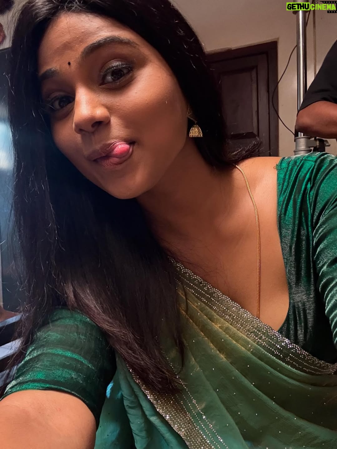 Jovita Livingston Jones - 7.3K Likes - Desi girl ? 😝❤️ 

#tonewbeginnings  #shootingdiaries 🎬❤️